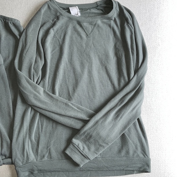 Project Social T Sweatpants & Sweatshirt - Picture 3 of 4